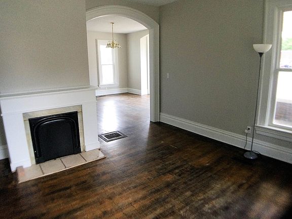 4th image of 903 N Court St