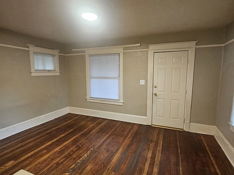 2840 Benton St — Photo 2