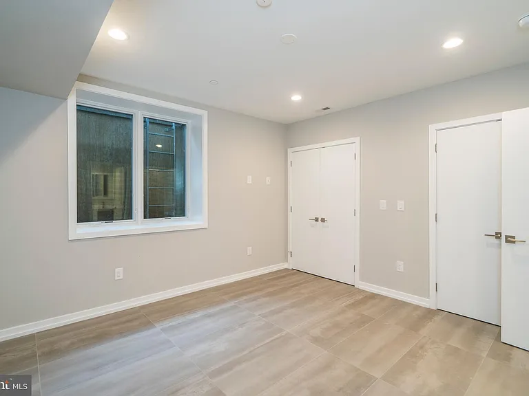 1430 Clymer St #1 — Photo 19