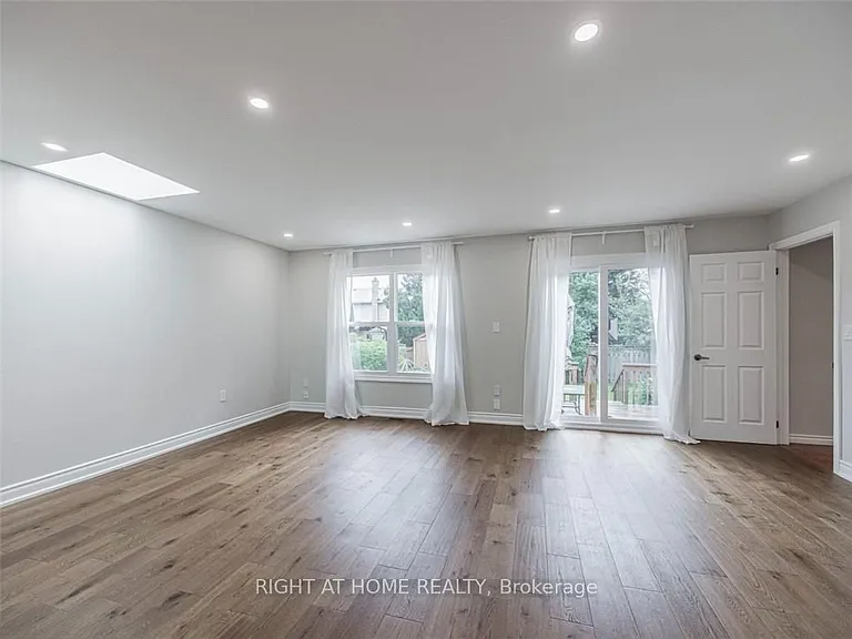 6913 Shelter Bay Rd #UPPER — Photo 12
