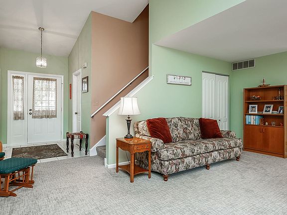 Lovely, light and bright living room