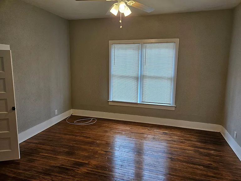 418 Newport Ave — Photo 7
