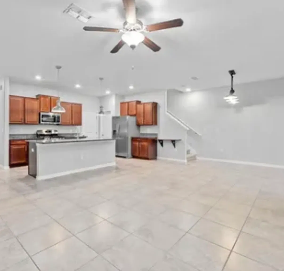 3 bed, 2.5 bath, 1851 sqft, $2,900 — Photo 2