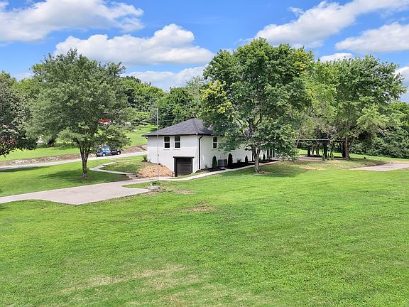 3rd image of 2501 Woodberry Dr