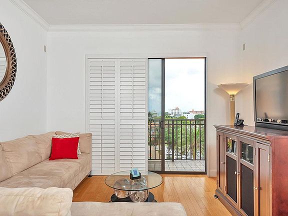 3rd image of 511 Lucerne Ave APT 609