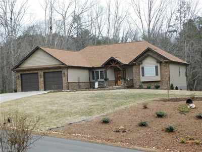 482 Pineview Dr, Mount Airy, NC, 27030