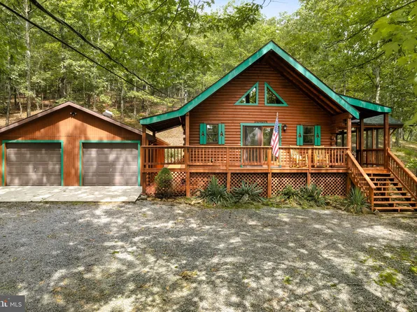 210 River Bend Dr, Paw Paw, WV 25434