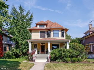 218 S Elmwood Ave, Oak Park, IL 60302