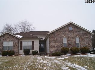 902 Thornwood Dr, Barberton, OH 44203