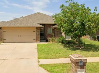 517 Apple Tree Ln, Moore, OK 73160