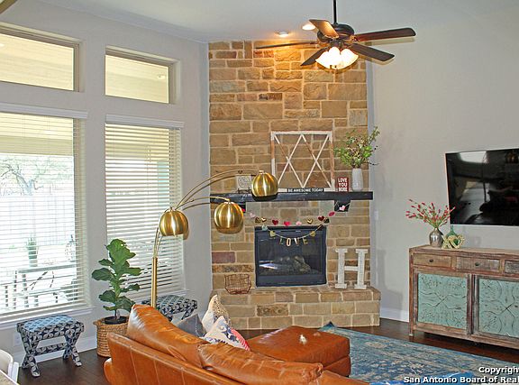 3rd image of 220 Woods Of Boerne Blvd