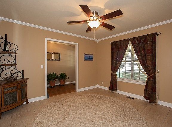 Formal dining room withcrown molding