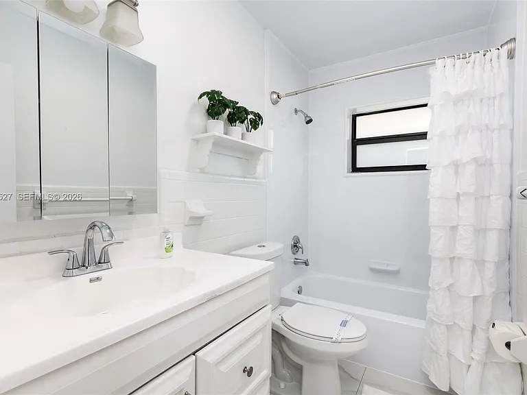 329 SE 12th Ave #1 — Photo 17
