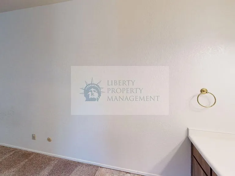 1317 Burgundy Ct — Photo 8