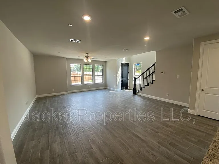 801 Ponds Edge Ln — Photo 12