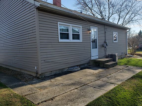 3rd image of 1600 Amy Ave