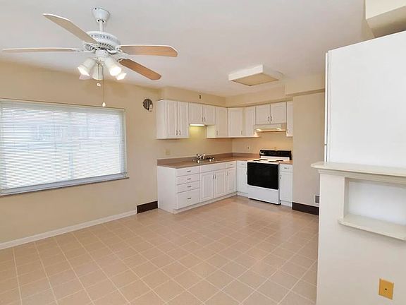 4th image of 56 S Grand Ave APT 2