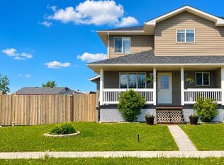 132 W Maurer Dr, Hinton, AB T7V2C8