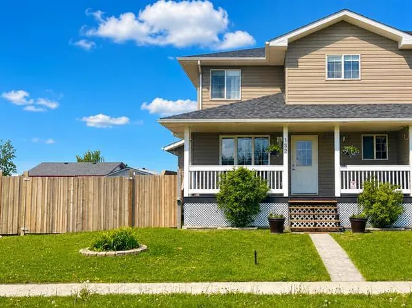 132 W Maurer Dr, Hinton, AB T7V 2C8