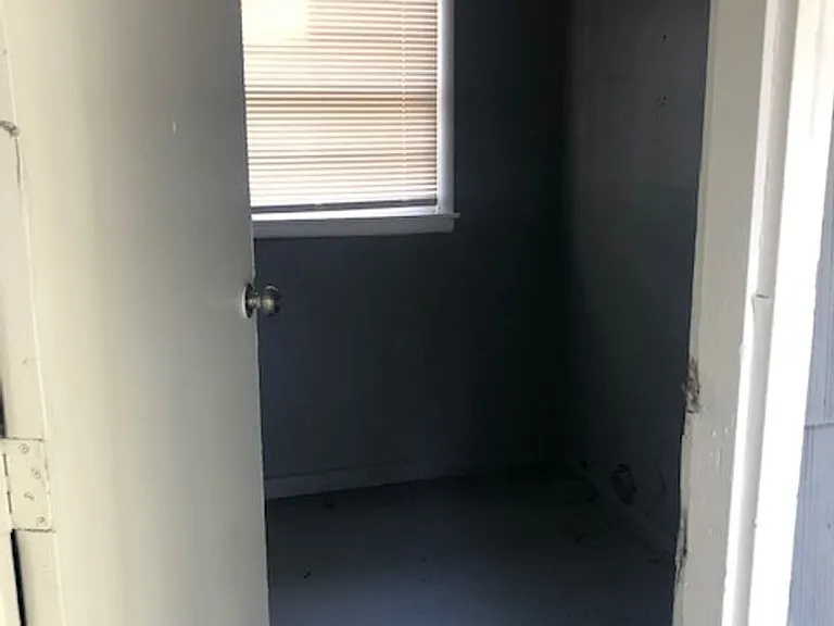 6732 Frankfort Ave — Photo 10