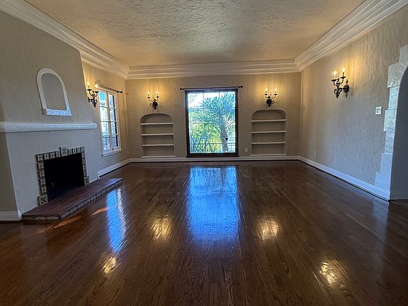 2nd image of 1323 S Sycamore Ave #1