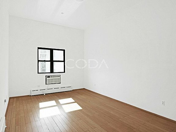 3rd image of 578 Manhattan Ave APT 6