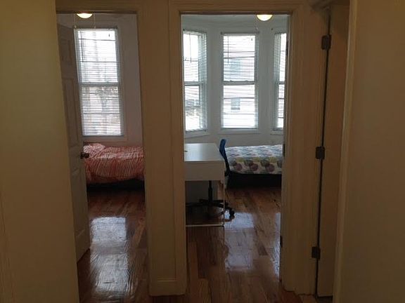 4th image of 121-5 Cottage St #2