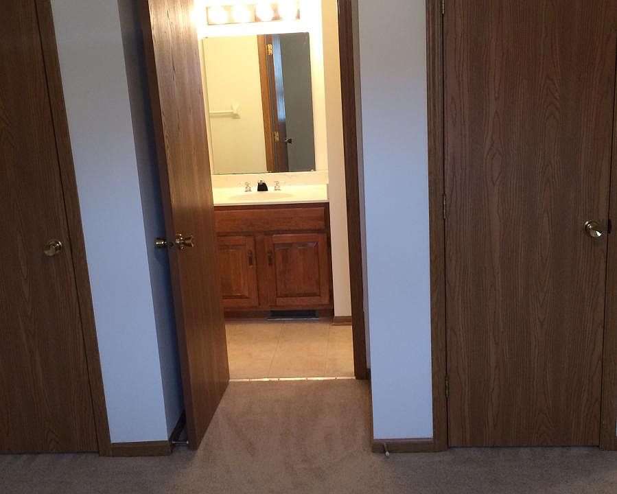 master bedroom full bath