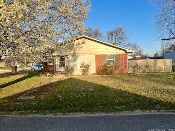 208 N 4th St, Marmaduke, AR 72443