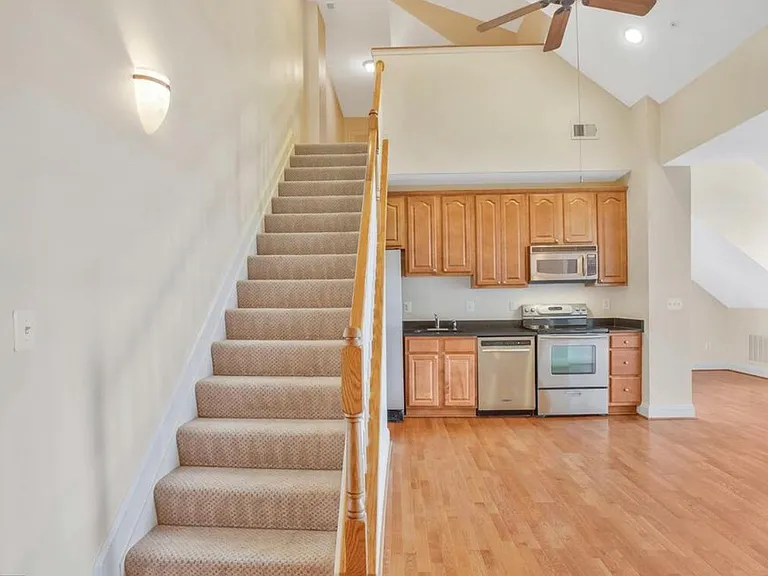 601 7th St #401 — Photo 3