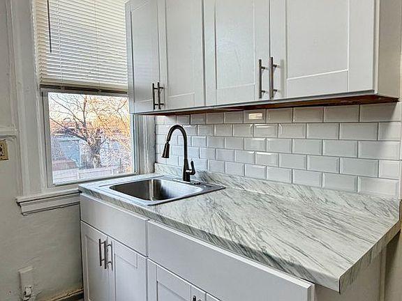 3rd image of 251 S 5th Ave