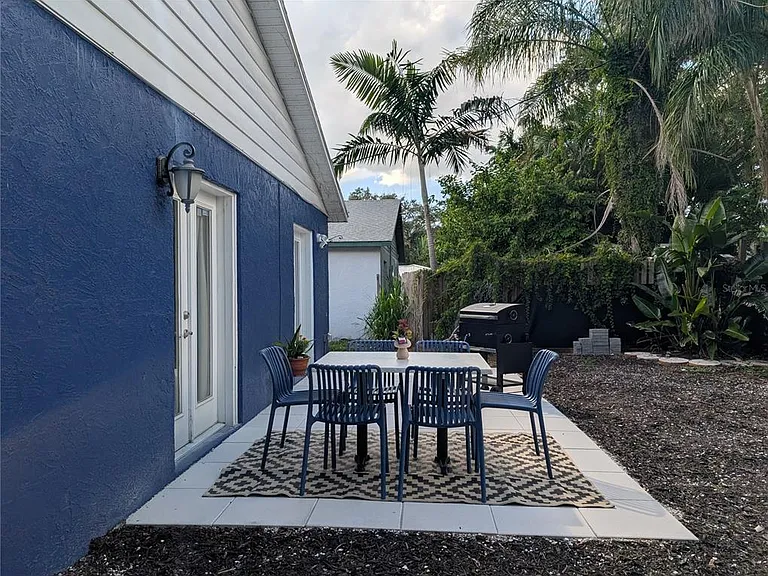 2431 Loma Linda St — Photo 32