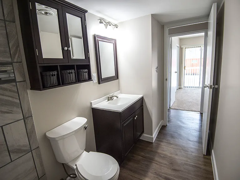Brentwood Park Apartments — Photo 7
