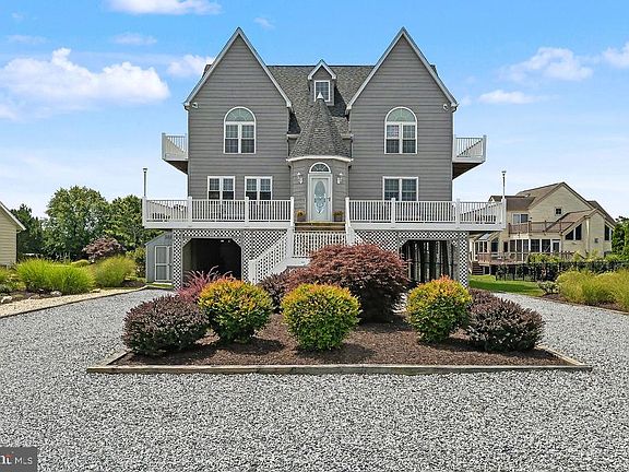 3rd image of 38884 Cove Ct