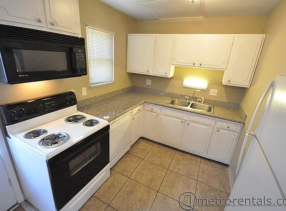 3rd image of 95 Illinois Ave APT D