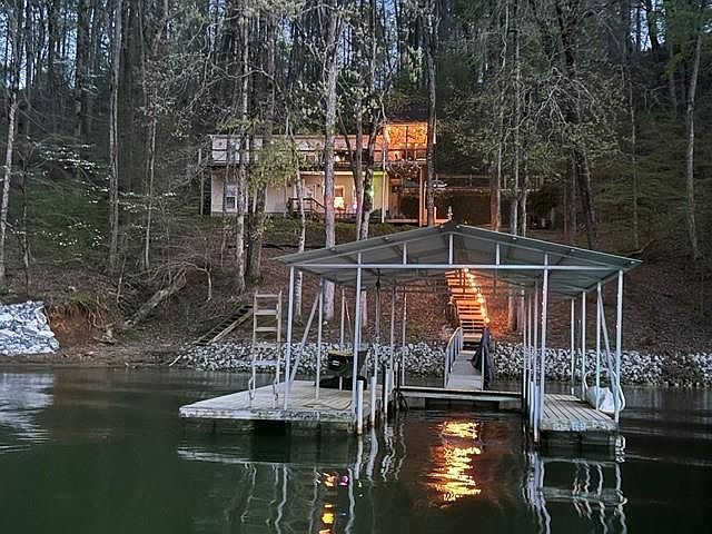 1st image of 136 Highland Ct