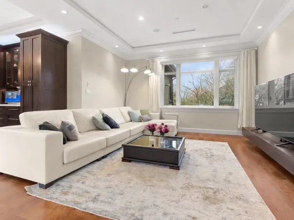 1041 W 58th Ave, Vancouver, BC V6P 1V9