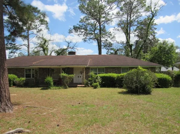 1624 Rainbow Dr, Waycross, GA 31501