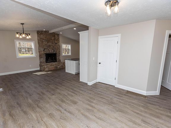 5th image of 828 Terrace View Dr