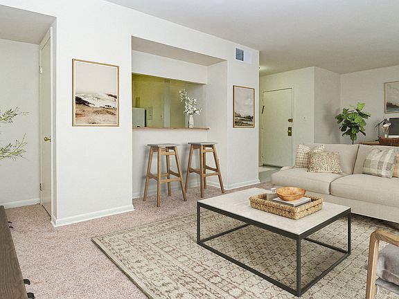 3rd image of 1432 Hampshire West Ct #2X