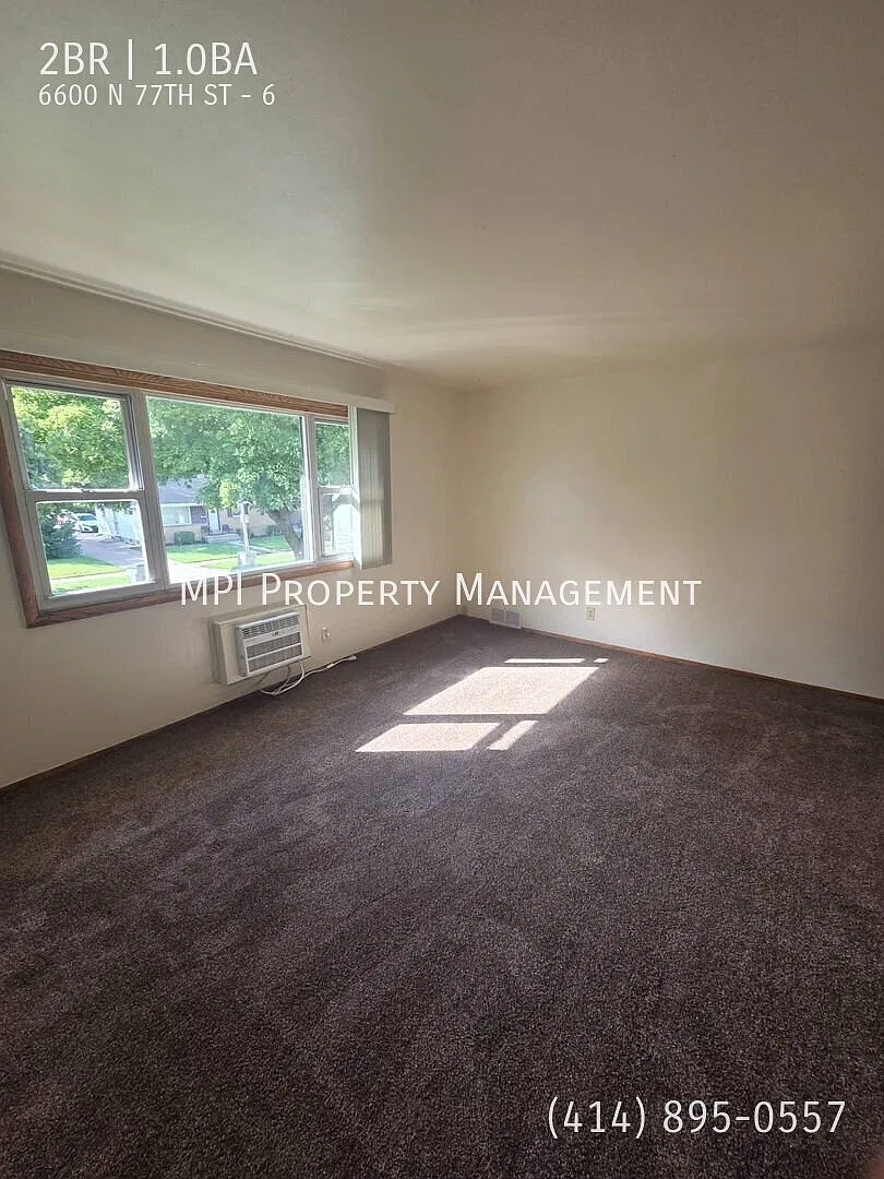 Charming 2-Bedroom Home in a Convenient Milwaukee Location! — Photo 3