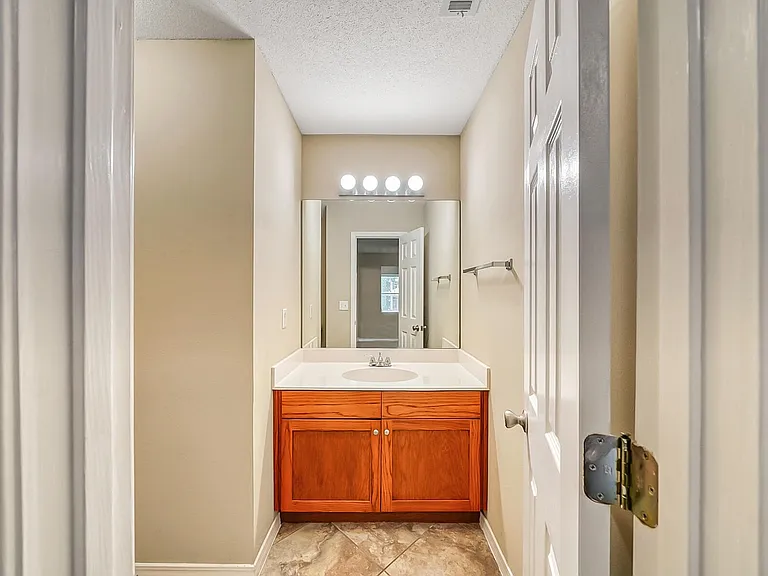 301 Ashley Dr — Photo 8