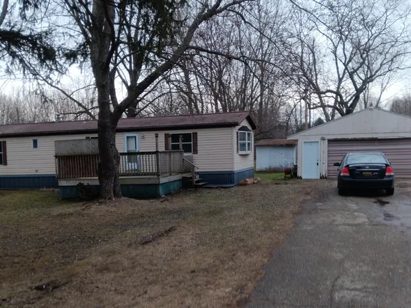 67761 70th St, Watervliet, MI 49098