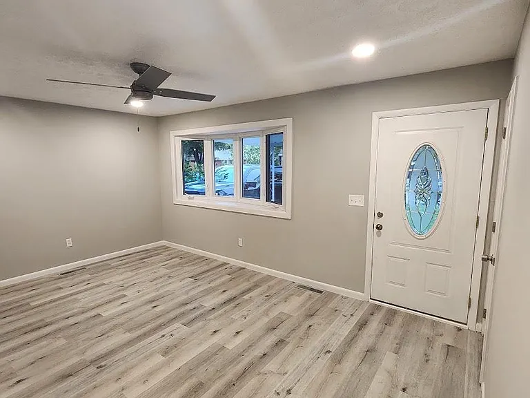 10913 Maplehill Dr — Photo 6