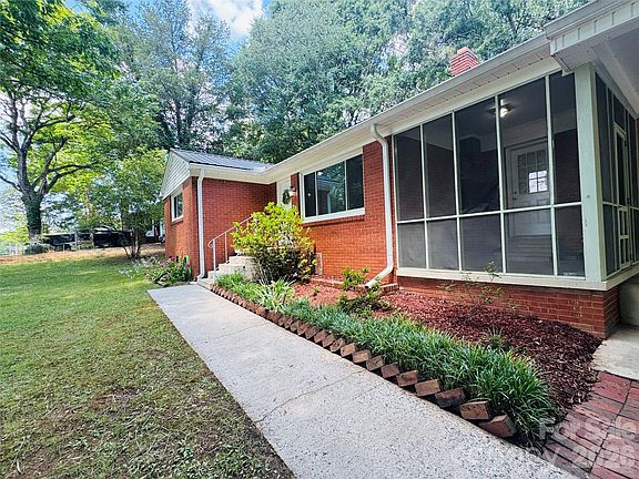 4th image of 1308 Arbor Dr