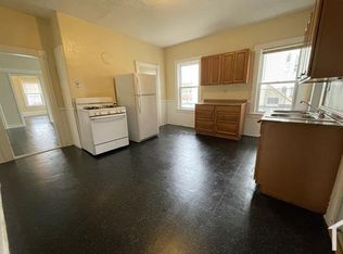 667 Southbridge St APT 2, Worcester, MA 01610