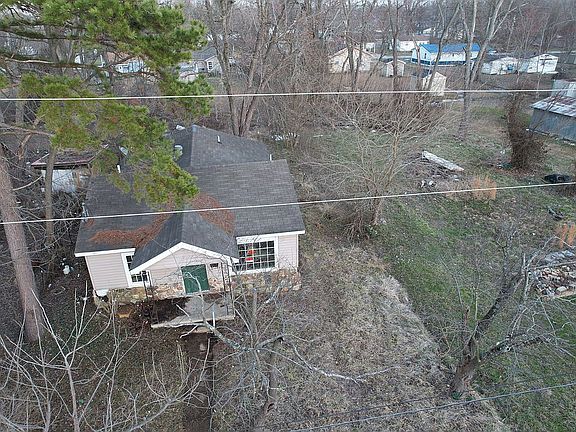 4th image of 728 Dewey St