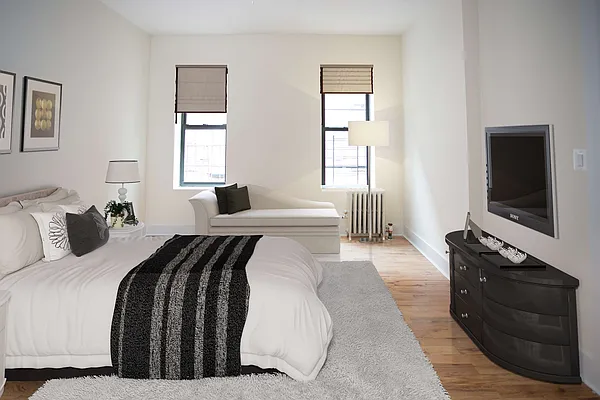 Rented by Evergreen Apartments BK | media 31