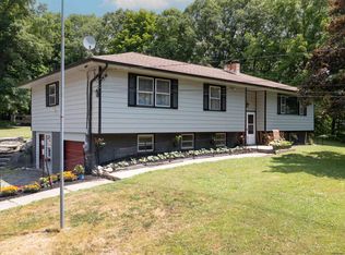 81 S Quaker Ln, Hyde Park, NY 12538