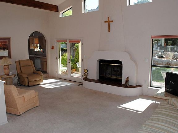 2nd image of 5008 Larchmont Dr NE